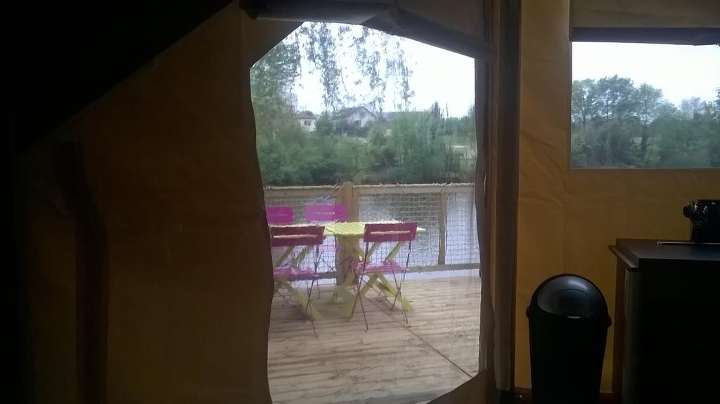 Camping Des Ribieres Hotell Confolens Exteriör bild