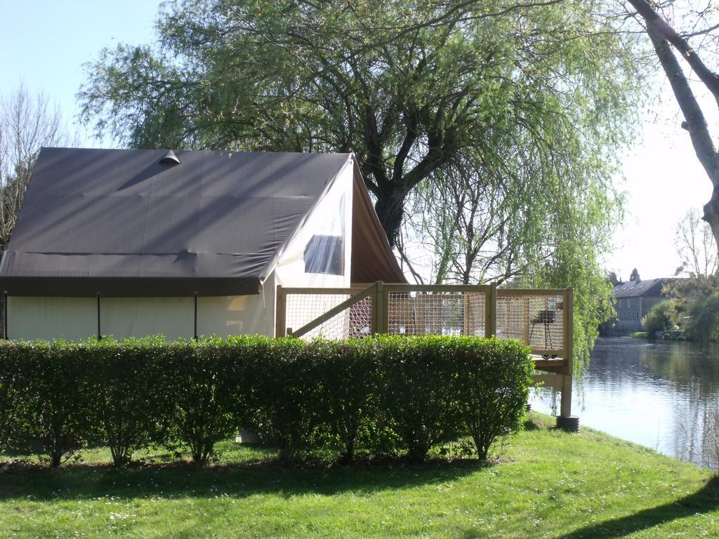 Camping Des Ribieres Confolens Exteriör bild