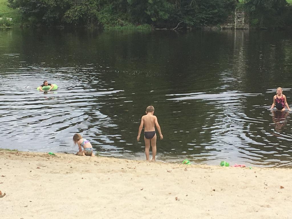 Camping Des Ribieres Confolens Exteriör bild