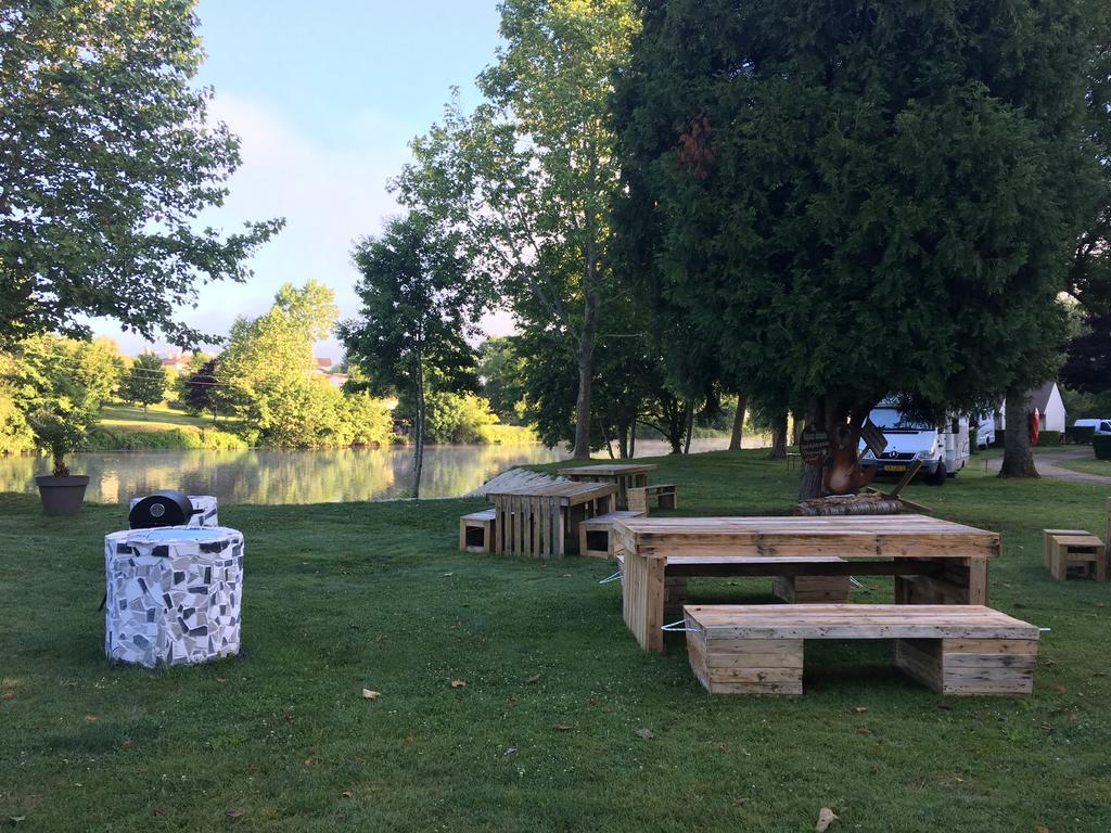 Camping Des Ribieres Confolens Exteriör bild