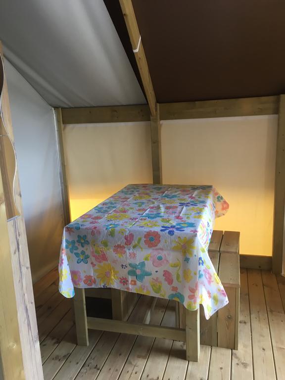 Camping Des Ribieres Confolens Exteriör bild