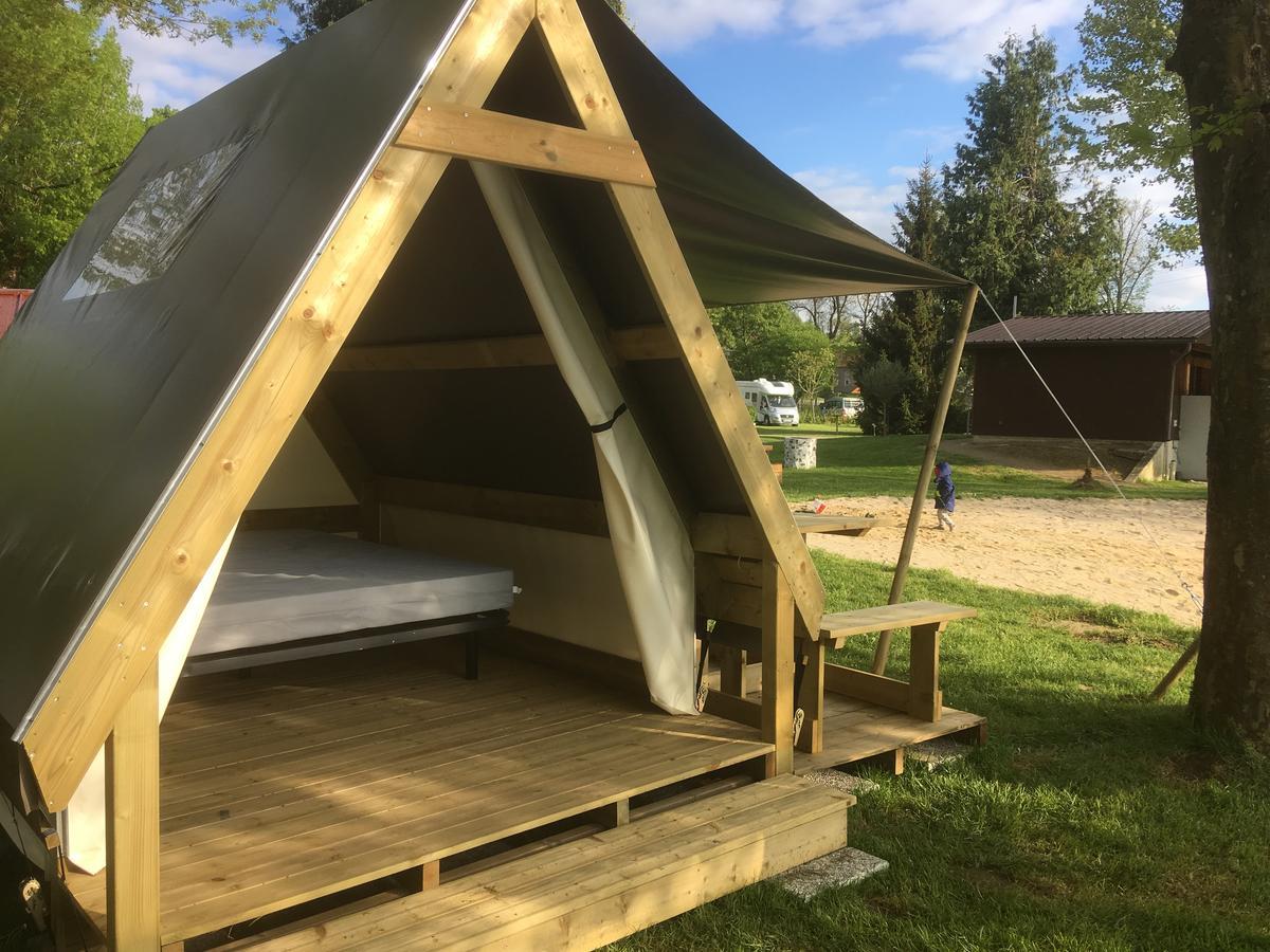 Camping Des Ribieres Confolens Exteriör bild