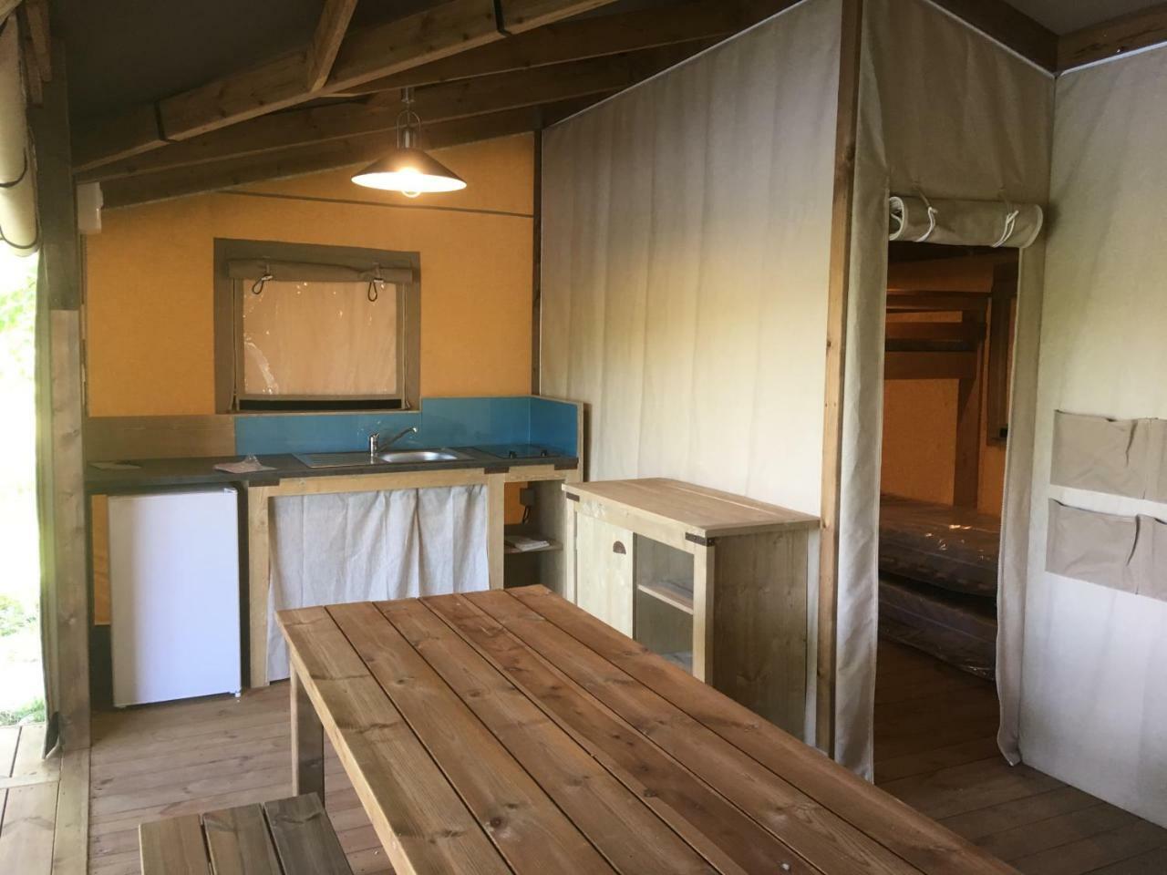 Camping Des Ribieres Confolens Exteriör bild